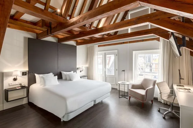 غرفة بريميوم بسرير مزدوج بإطلالة، NH Collection Amsterdam Barbizon Palace 2/8