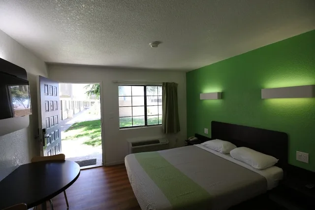 غرفة قياسية بسرير كوين لذوي الإعاقة، Motel6 Barstow, CA 3/10