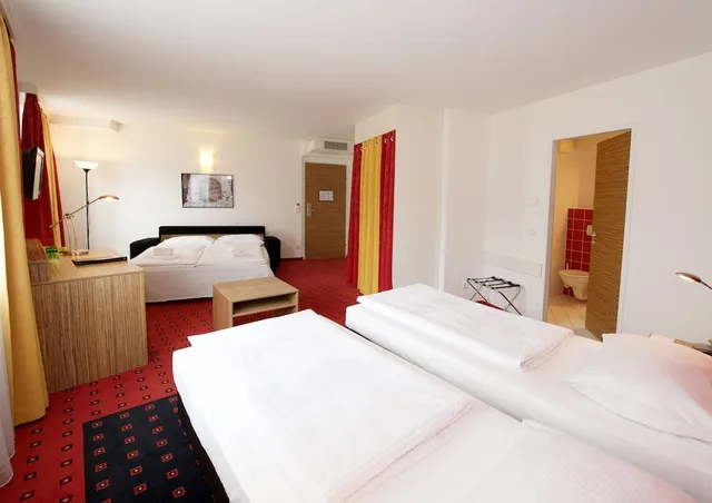 Family, Double and Twin Beds, Xl، Senator Hotel Vienna 1/6