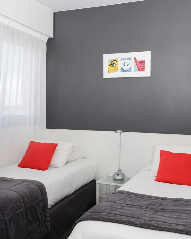 غرفة عائلية رباعية بسرير كوين وسريرين منفصلين، Kyriad Prestige Les Sables D Olonne Plage Centre Des Congres 4/10