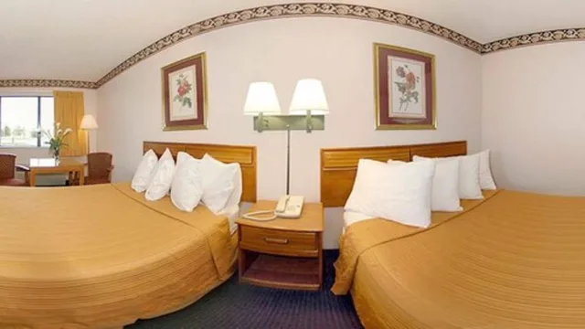 Standard, 2 Double Beds, Quality Inn Marianna 1/4
