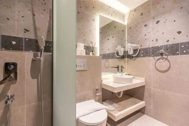 غرفة ديلوكس بسرير مزدوج بشرفة، Kalkan Saray Suites Hotel 7/7