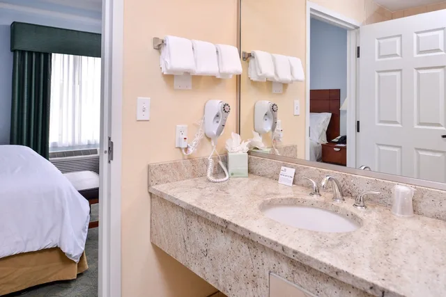 غرفة قياسية بسرير كوين، Holiday Inn Express Tampa N I-75 - University Area by IHG 2/3