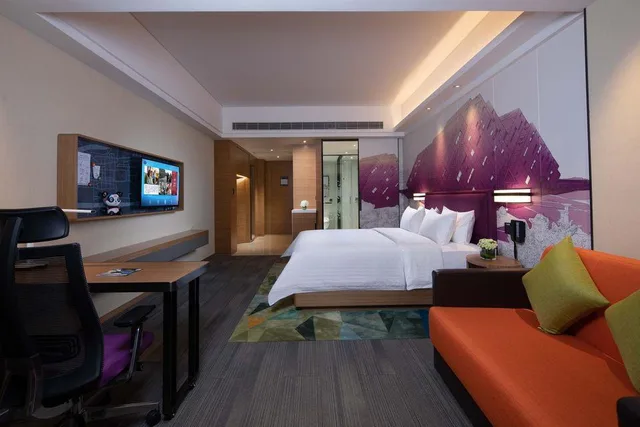 Deluxe, Queen Bed, Hampton by Hilton Donghai Shuijingcheng 2/2