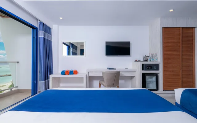 Deluxe Quadruple Room Seaview with Balcony-Transfer Excluded، Kaani Palm Beach 5/7