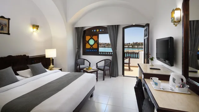 غرفة بانورامية بإطلالة على البحر، Arabella Azur Resort 1/6