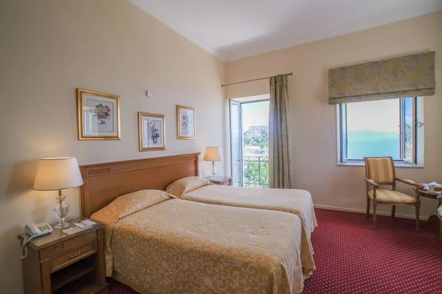غرفة سوبيريور بإطلالة على البحر بشرفة، Cavalieri Hotel 5/10