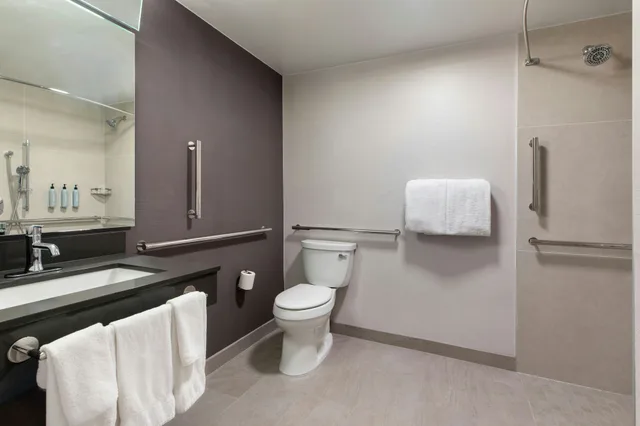 room, 2 queen beds, Courtyard Pittsburgh Airport 6/9