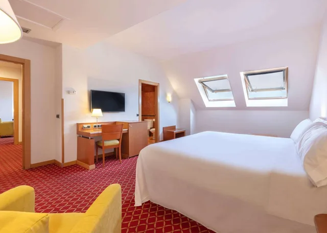 Family, Bunk Bed, Queen Bed, Hotel Zentral Leon 2/5