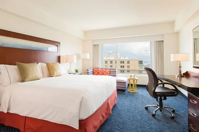 Room, King Bed, Harbour View, Club Floor, Accessible، Renaissance Boston Waterfront Hotel 3/10