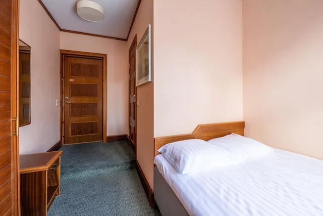 غرفة صغيرة بسرير مزدوج، Victoria Hotel 3/5