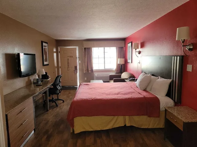 غرفة قياسية بسرير كينج، Texas Inn & Suites Raymondville 1/7