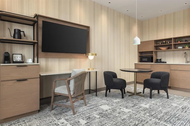 Junior Suite, King Bed, Sofa, Hotel Railwayparc Montreal, Tapestry Collection by Hilton 5/5