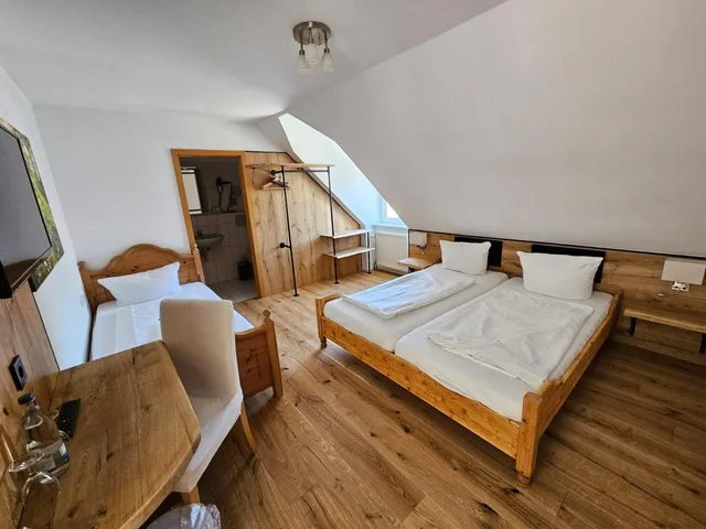 غرفة ثلاثية بسرير فردي، Hotel and Restaurant Tanne 3/8