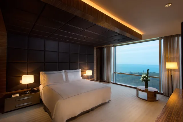 جناح رئاسي بسريرين كينج، INTERCONTINENTAL QINGDAO 1/2