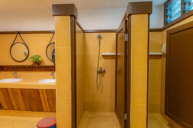 Rock, Twin Beds, Shared Bathroom، Sutera Sanctuary Lodges at Kinabalu Park 9/10