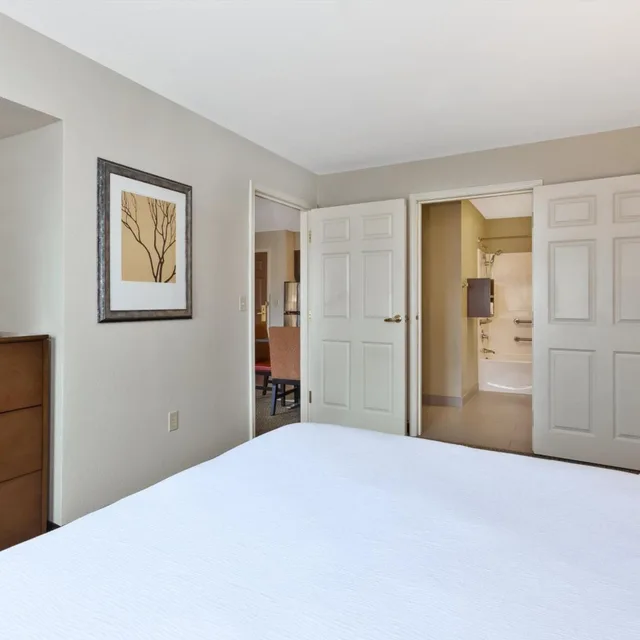 جناح بغرفتي نوم لذوي الإعاقة، STAYBRIDGE SUITES KALAMAZOO 4/7