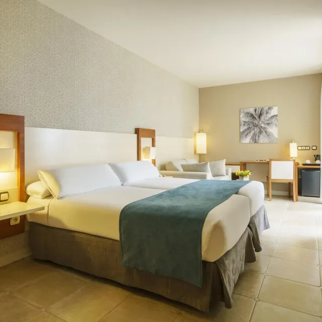 Room, Double or Twin Bed, Side Sea View، Ilunion Fuengirola 1/10
