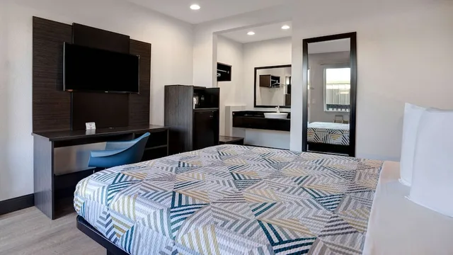 غرفة ديلوكس بسرير كوين، Motel6 Eureka, CA – Redwood Coast 9/10