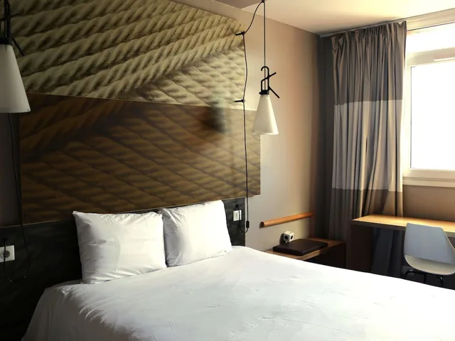 غرفة قياسية بسرير مزدوج لذوي الإعاقة، IBIS IRUN 2/2