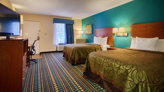 غرفة قياسية بسريرين كوين، Best Western Tallahassee-Downtown Inn & Suites 7/10