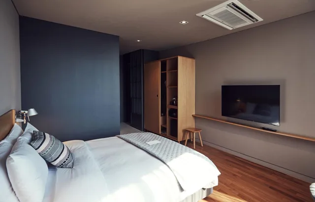 East, Double Bed, Bathtub، La Casa Hotel Seoul 3/6