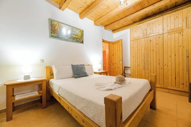 Duplex, 2 Double and Twin Beds، Joanna S Stone Villas 2/10