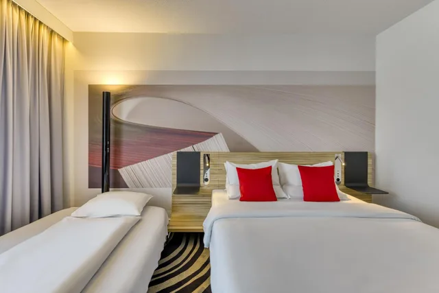 Family, King Bed, Novotel Koeln City 2/9