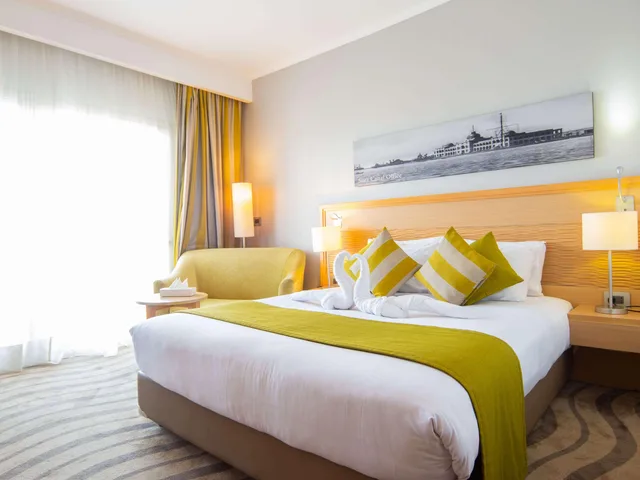 غرفة بسرير مزدوج بإطلالة على البحيرة، Mercure Ismailia Forsan Island Hotel 1/9