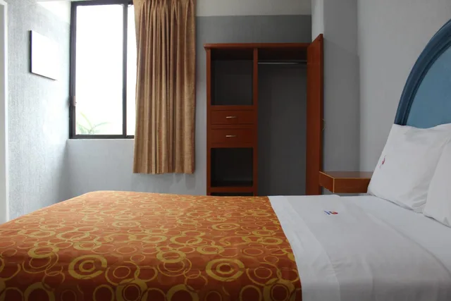 غرفة بسرير كوين، Hotel Central 1/3