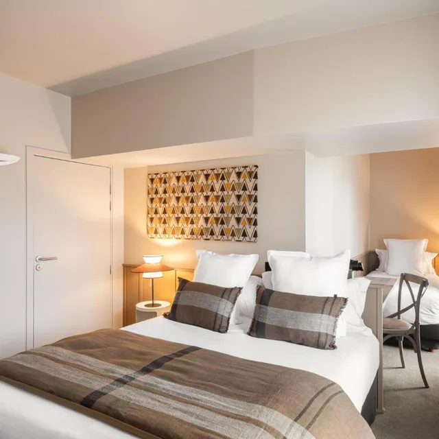 Room, Triple, L Adresse 4/10