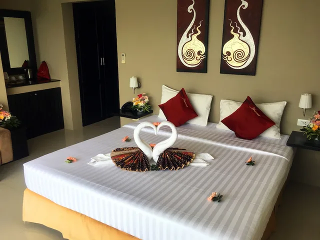 2 Bedrooms, Deluxe, Apartment, King and Queen Bed, Ocean Front، The Front Hotel And Apartment 4/10