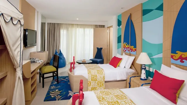 جناح عائلي بسرير كينج وسريرين منفصلين بغرفتي نوم، HOLIDAY INN RESORT BARUNA BALI 7/10