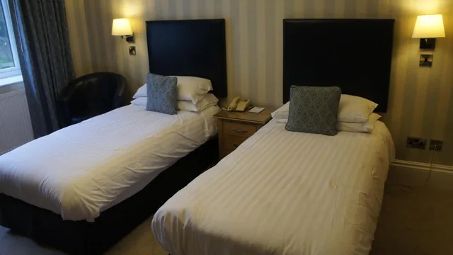 غرفة قياسية بسريرين منفصلين بإطلالة على الحديقة، Trefeddian Hotel 3/4