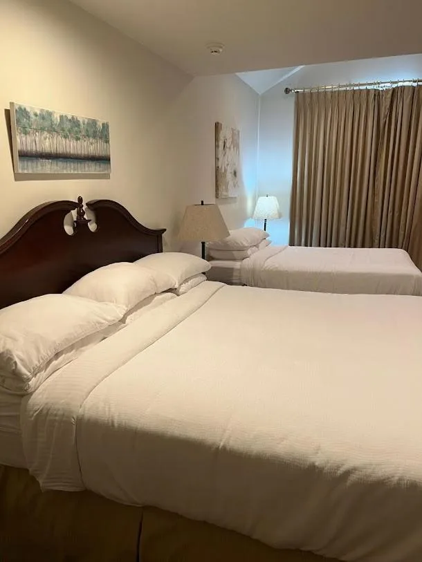 غرفة ديلوكس رباعية، Sutton Inn 1/4