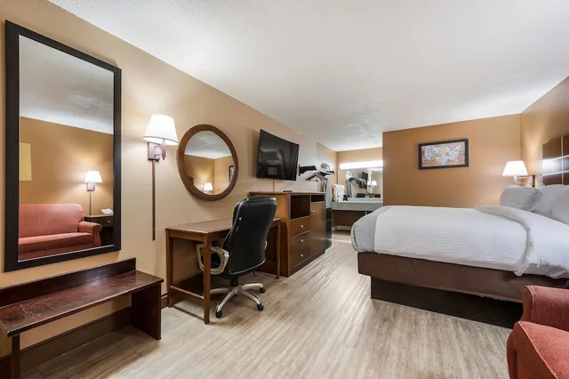 غرفة قياسية بسرير كينج، Econo Lodge Selmer, TN 3/5