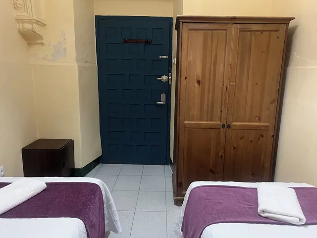 غرفة بسريرين منفصلين بحمام مشترك، Pension Catedral 5/10