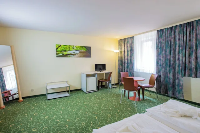 غرفة ثلاثية بسرير كوين وسرير فردي، Erzgebirgshotel Freiberger Hohe 7/9