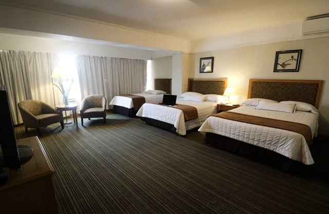 غرفة قياسية ثلاثية بثلاثة أسرّة، Miramar Hotel 3/5