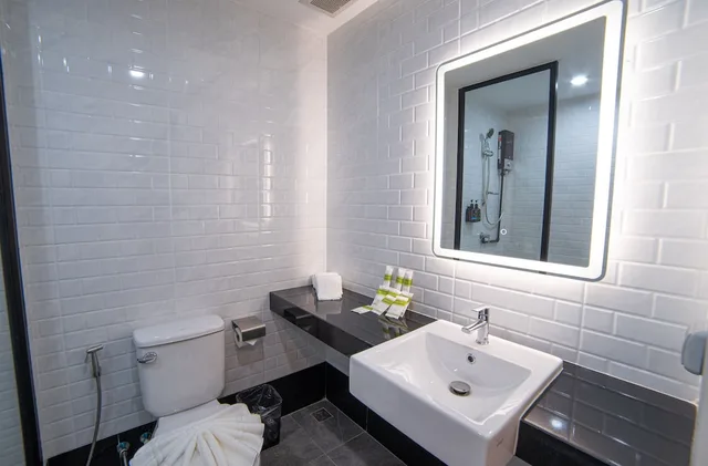 غرفة ثلاثية بثلاثة أسرّة بإطلالة على البحيرة، Gate43 airport hotel Bangkok (SHA Plus+) 5/5