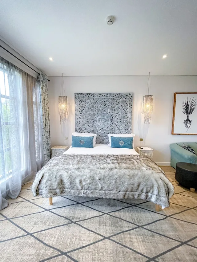 Junior Suite, Studio, King Bed, Latitude 0 Degrees 1/3
