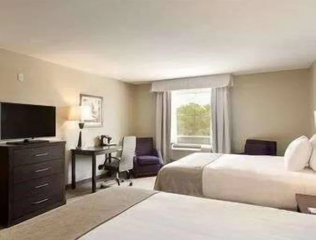 غرفة بزنس بسريرين كوين، Baymont by Wyndham College Station 1/10
