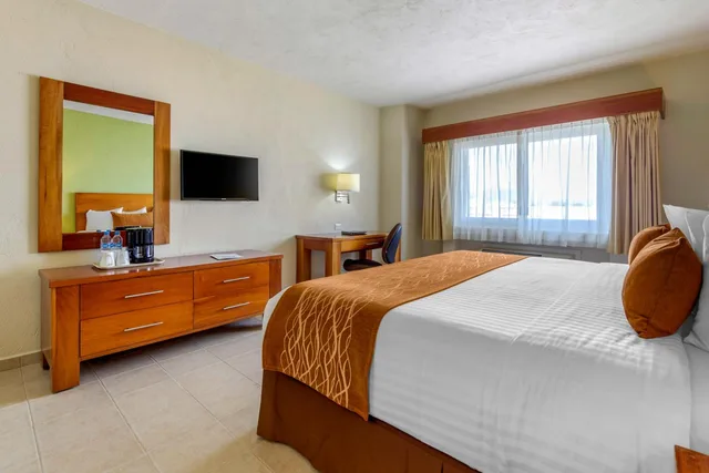 غرفة رباعية كبيرة لذوي الإعاقة، Comfort Inn Puerto Vallarta Golfside & Marina 6/10