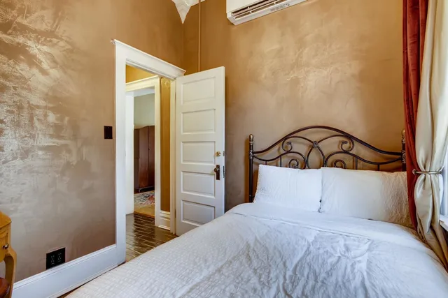 Charles, Suite, King Bed، Holiday Chalet Victorian - Bed & Breakfast 6/6