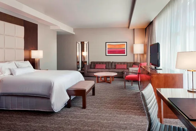 جناح استوديو بسرير كينج بإطلالة على المدينة لذوي الإعاقة، Westin Phoenix Downtown 1/1