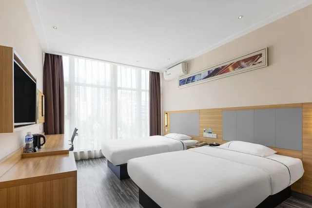 Business, Twin Beds, City Comfort Inn (Wanda Store, Xianning South Railway Station) 1/2