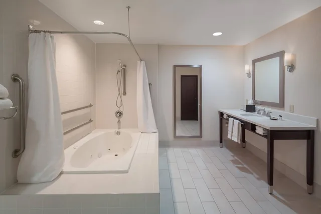 غرفة سوبيريور بسرير كينج، Sheraton Salt Lake City Hotel 10/10