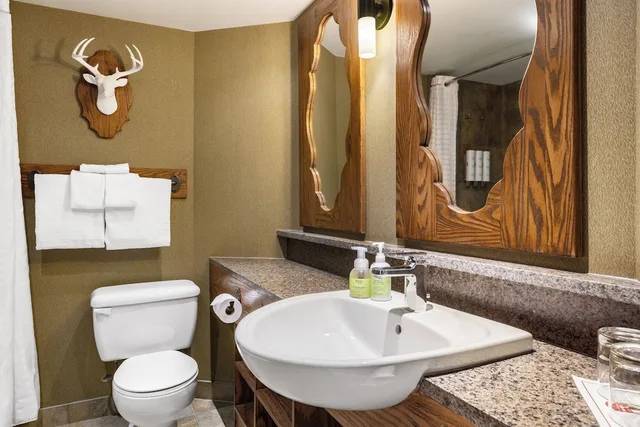 غرفة سوبيريور بسرير كينج، Banff Caribou Lodge & Spa 5/6