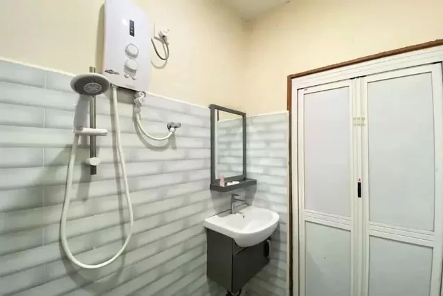 غرفة ديلوكس بسرير مزدوج، OYO 90205 Bayu Sintok Motel 5/5