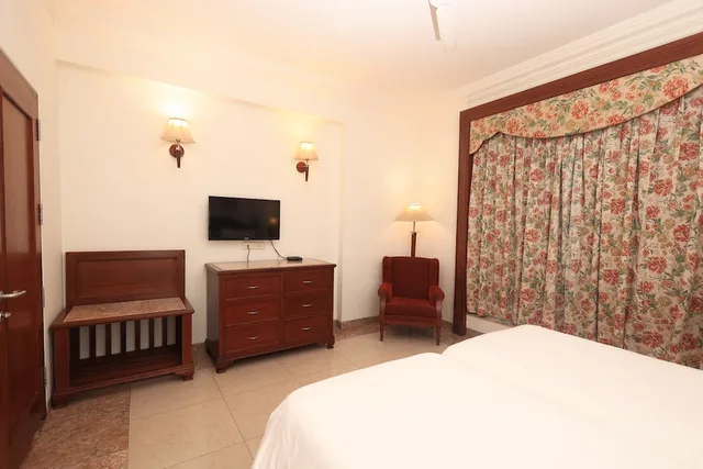 جناح فاخر بسرير مزدوج بإطلالة على المدينة، SAVOY SUITES Noida 5/8